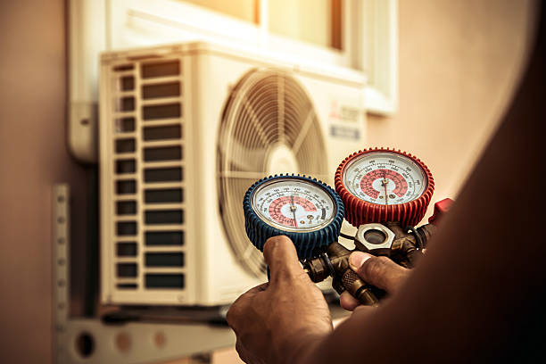 Professional Hvac technician working in Venice, FL